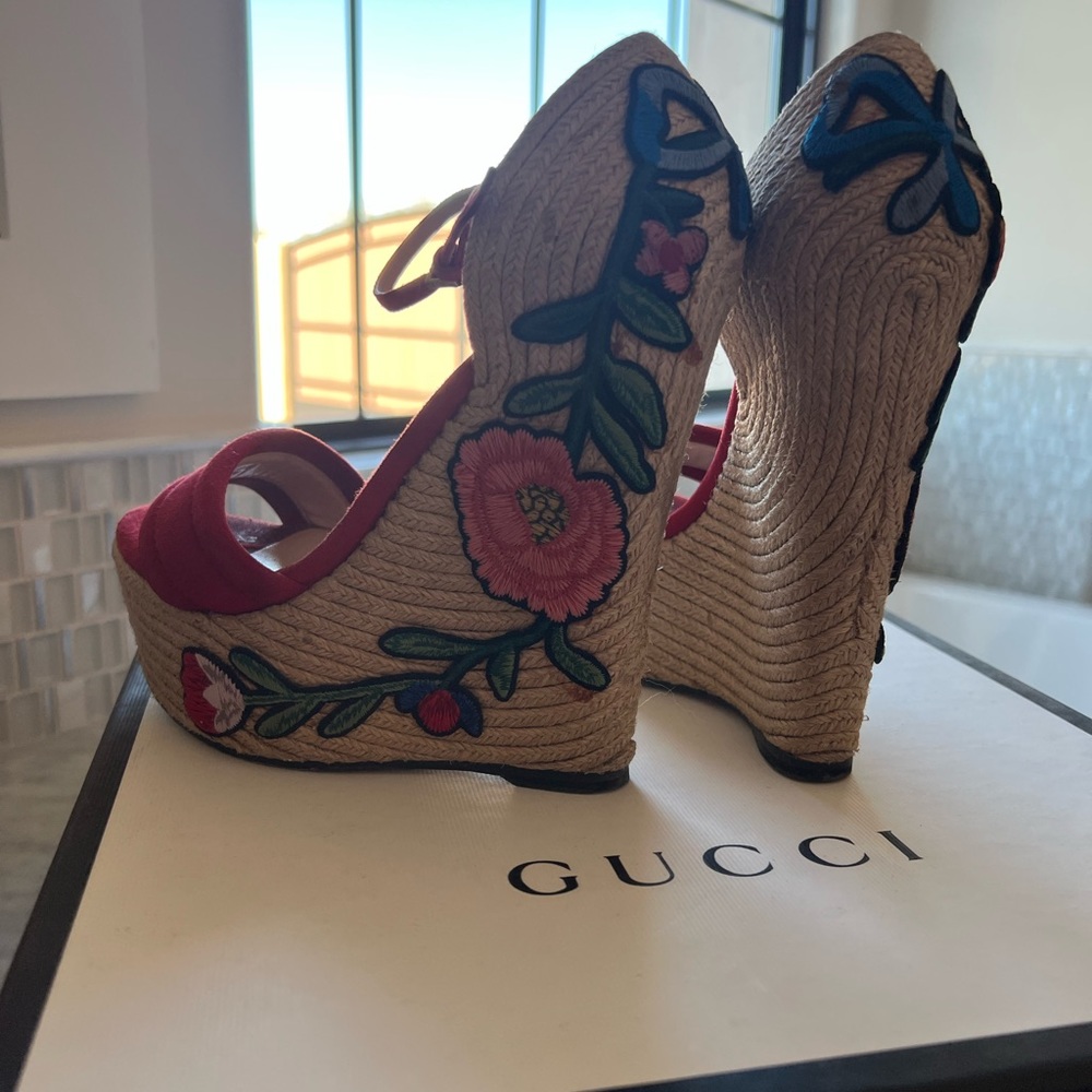 Gucci floral wedge heel size 36 - Picture 4 of 8